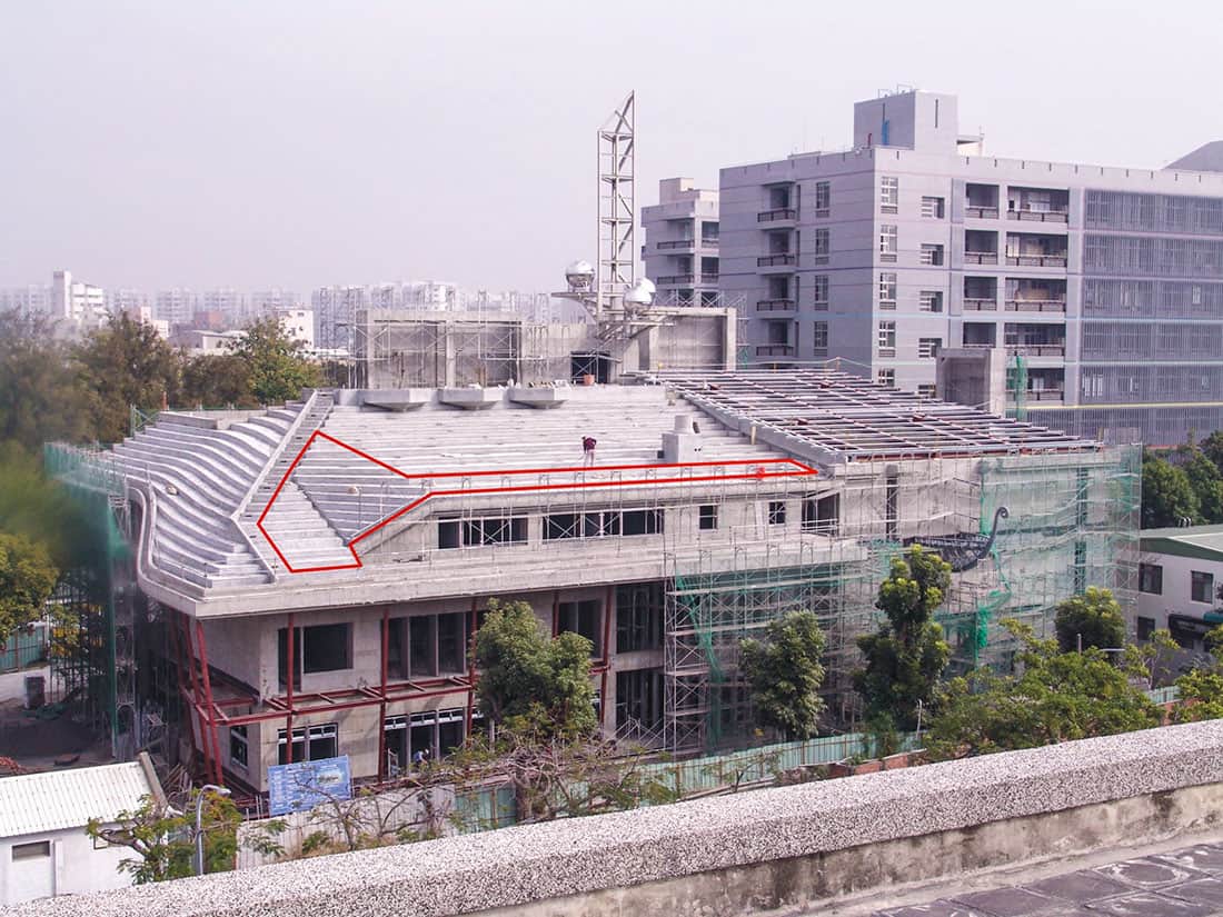 成大魔法學校階梯式屋頂綠化施工